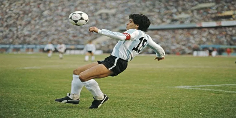 Tiền vệ Diego Maradona