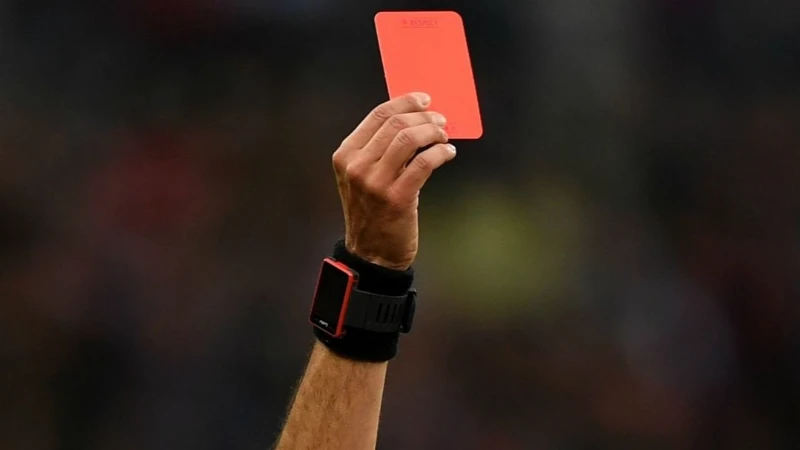 Nắm chắc một số luật lệ về thẻ đỏ mới nhất của FIFA