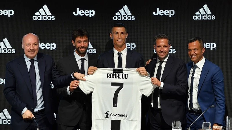 Ronaldo kiện Juventus để đòi lương chưa được thanh toán 